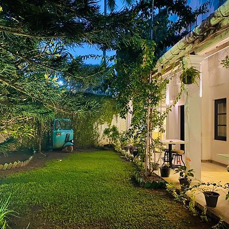 Clock Inn Dehiwala Экстерьер фото