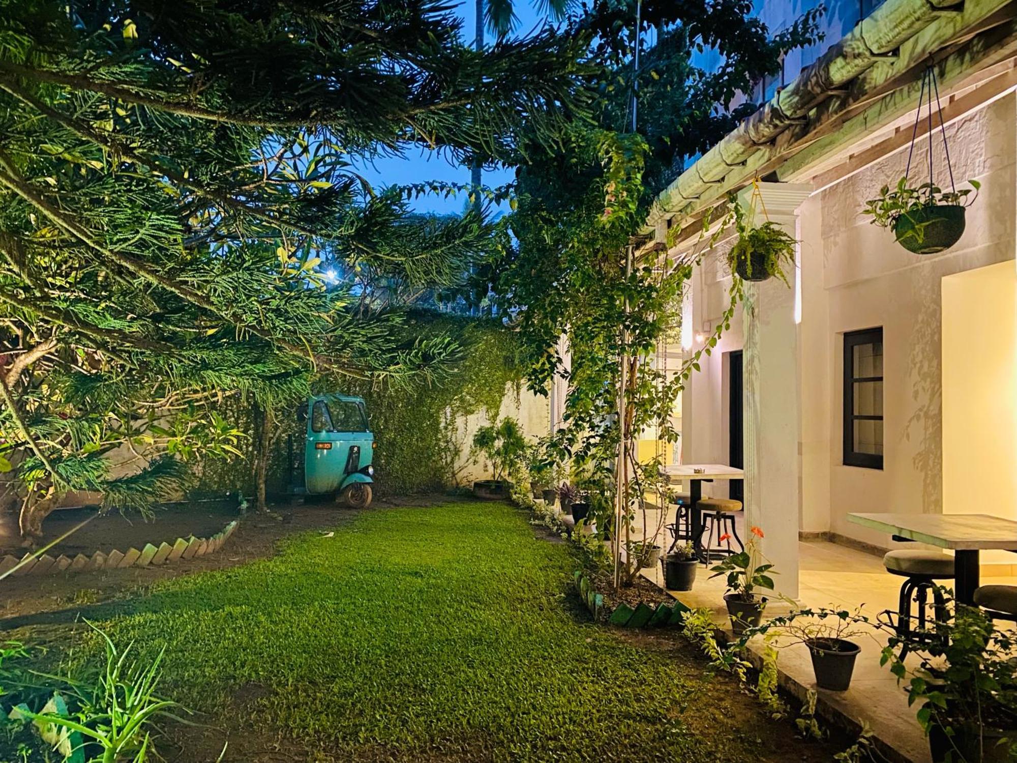 Clock Inn Dehiwala Экстерьер фото