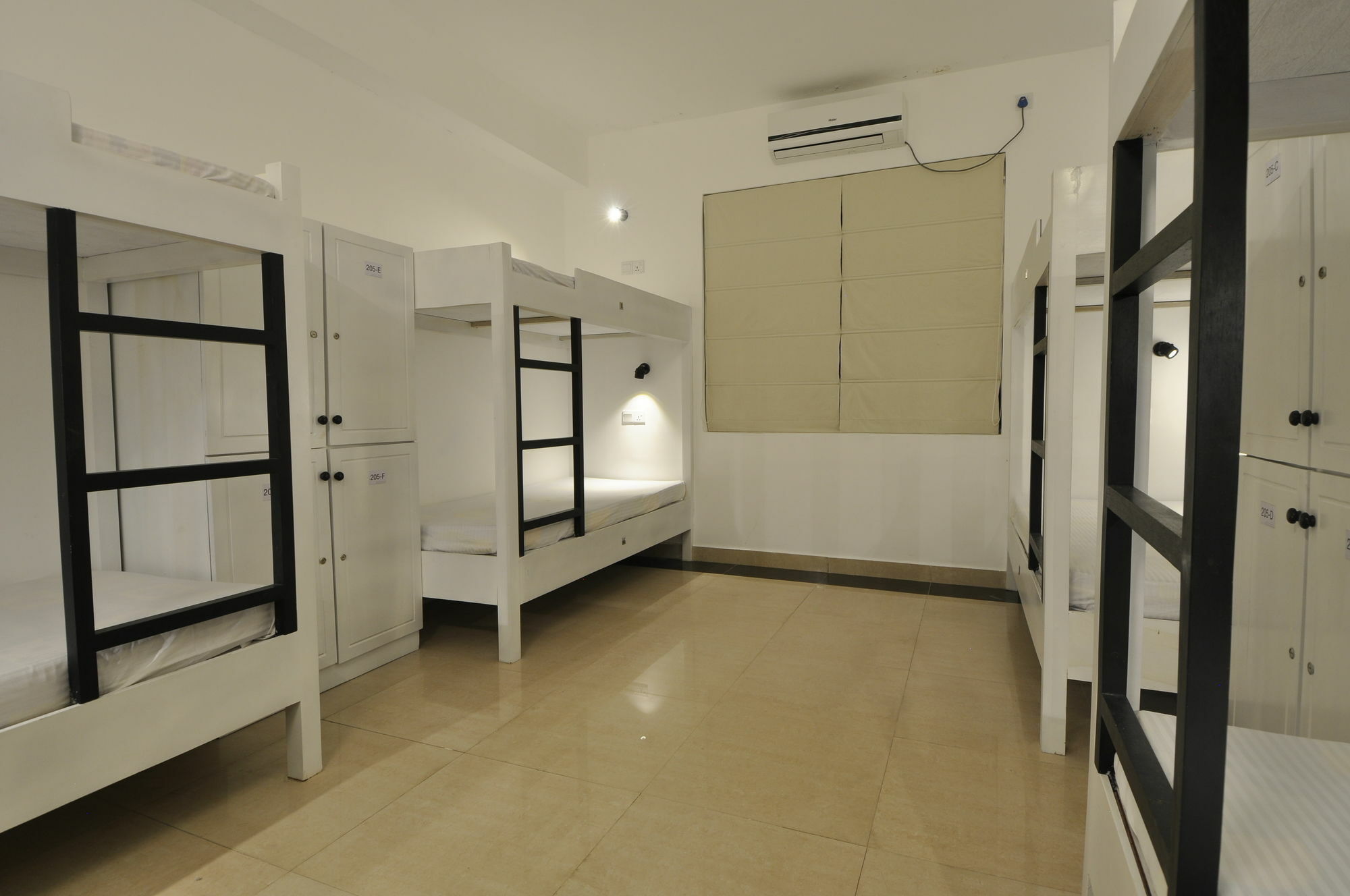 Clock Inn Dehiwala Экстерьер фото
